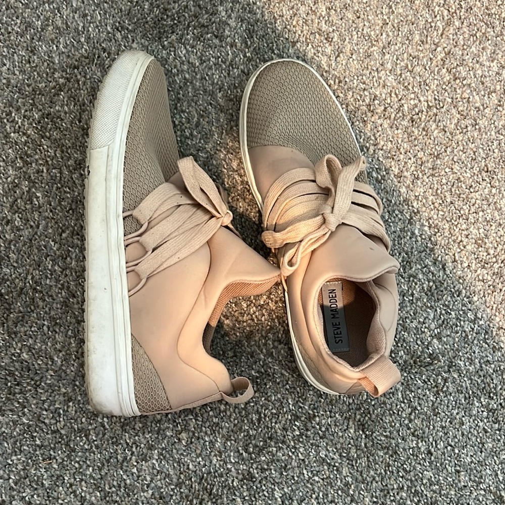 Steve Madden sneakers pink and white with laces. Used condition see pics